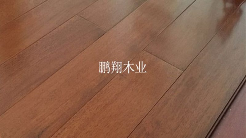 地暖地板安装：价格与品质的平衡之道**